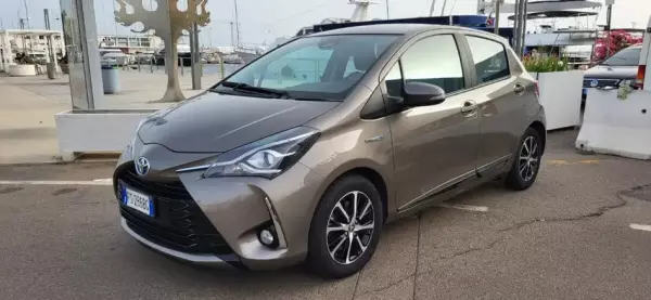 Toyota Yaris for rent in Italy